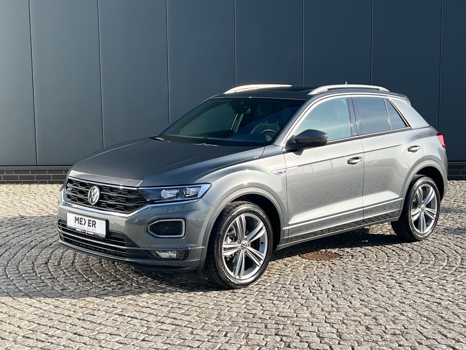 Fahrzeugabbildung Volkswagen T-Roc Sport 1.5 TSI DSG R-Line *AHK, Panoramadac