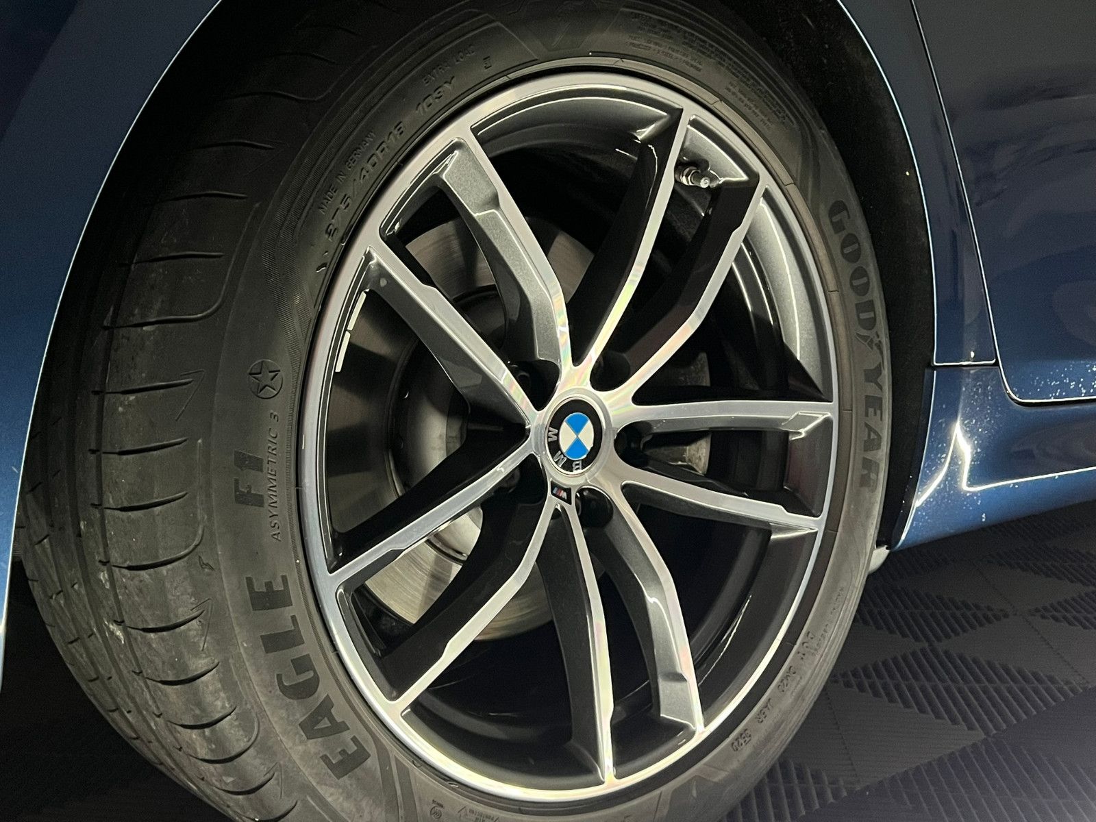 Fahrzeugabbildung BMW 520 d xDrive M SPORT/STHZ/LED/ACC/AHK/AMBIENTE