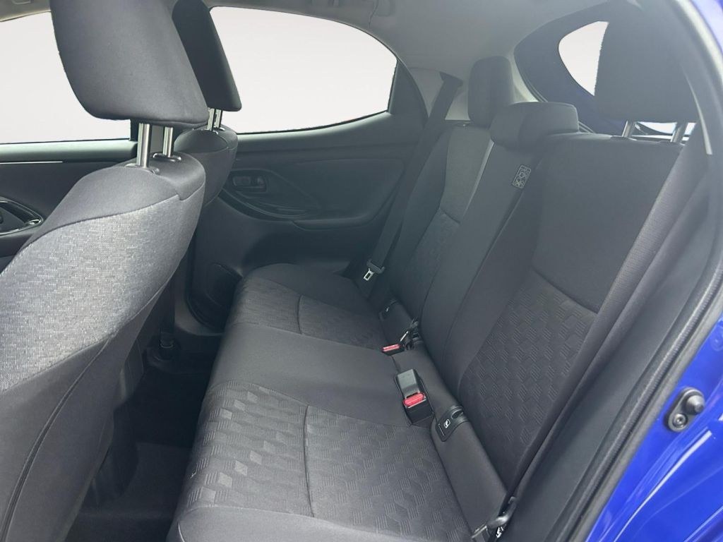 Fahrzeugabbildung Toyota Yaris Hybrid 116 1.5 VVT-i Team Deutschland