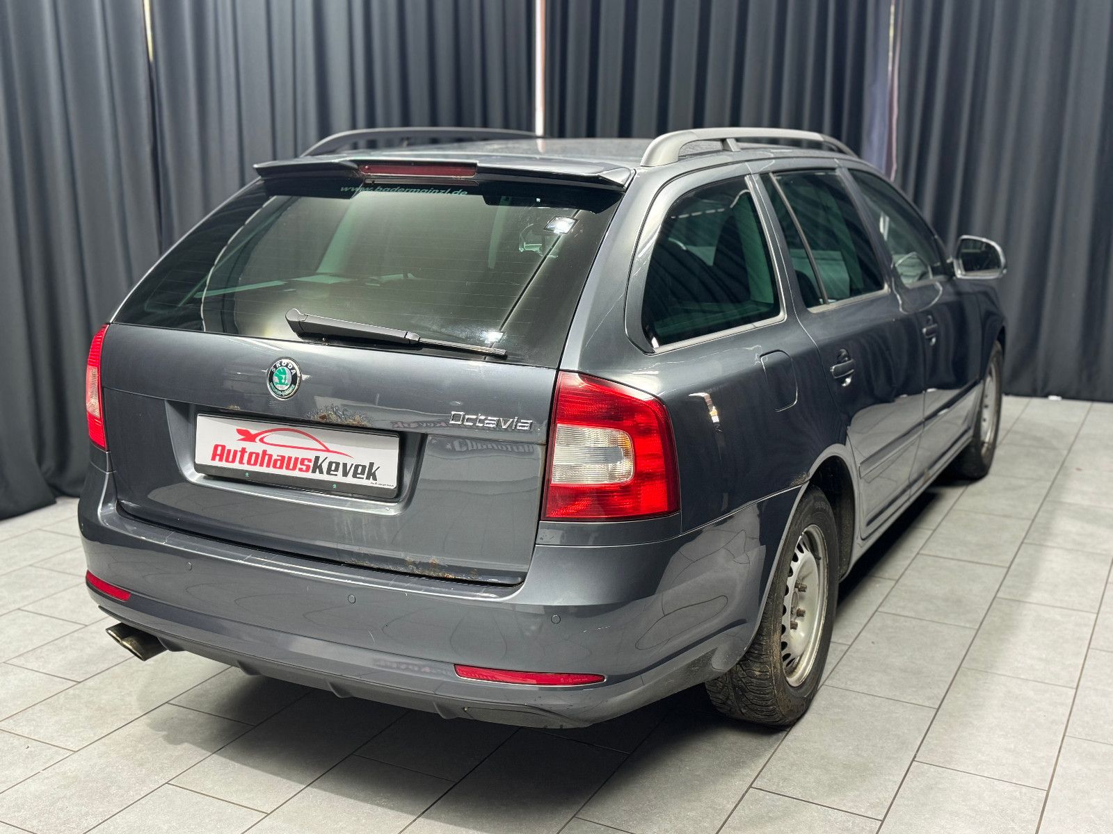 Fahrzeugabbildung SKODA Octavia Combi Sport Edition TÜV 09/2025