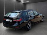 BMW 320i Touring Advantage+LIVE COCKPIT PRO+17"ALU+P - BMW 320 in Duisburg