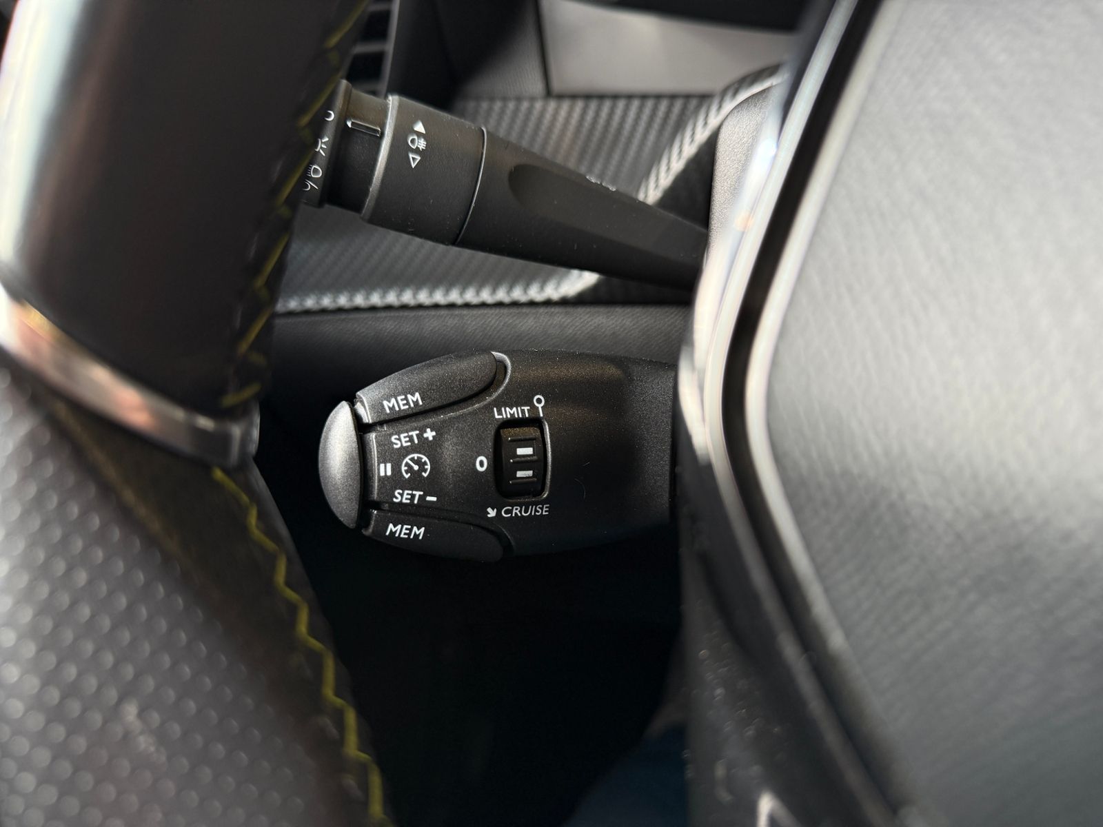 Fahrzeugabbildung Peugeot 208 Allure GT-Line RFK LED NAVI