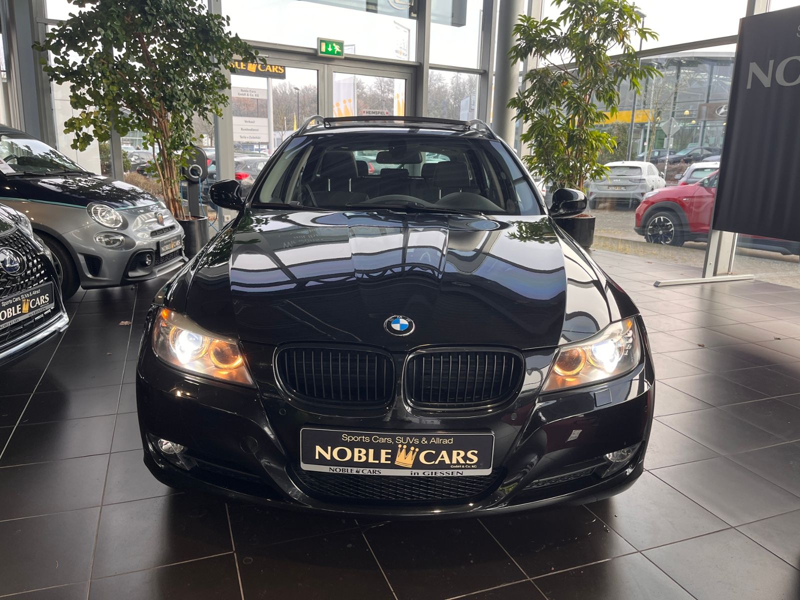 Fahrzeugabbildung BMW 320i  Touring PANO XENON NAVI