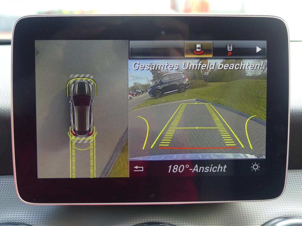 Mercedes-Benz GLA 220