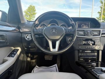 Mercedes E 220 - 8