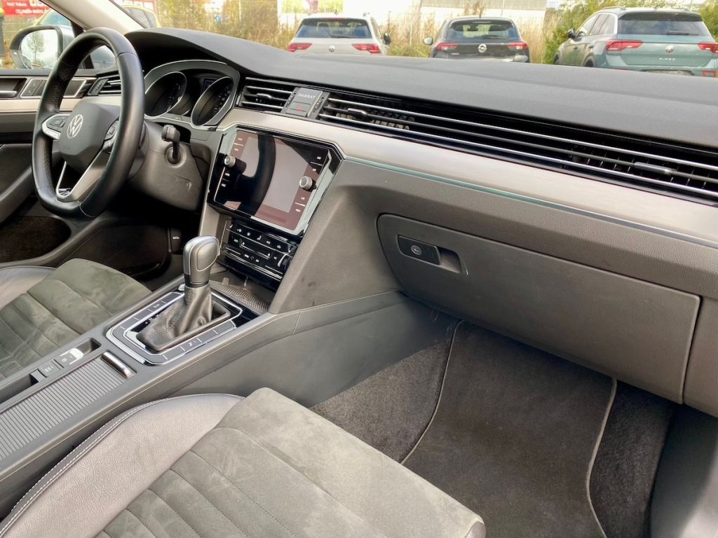 Fahrzeugabbildung Volkswagen Passat Variant 2.0 DSG Elegance AHK GZJR KAMERA