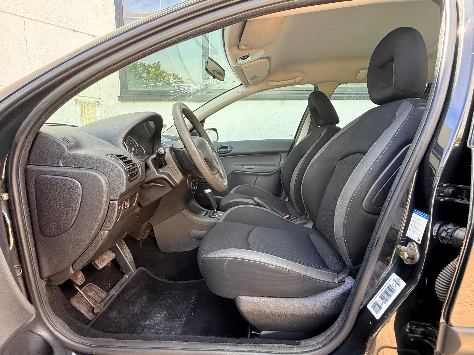 Peugeot  2006 — photo 16