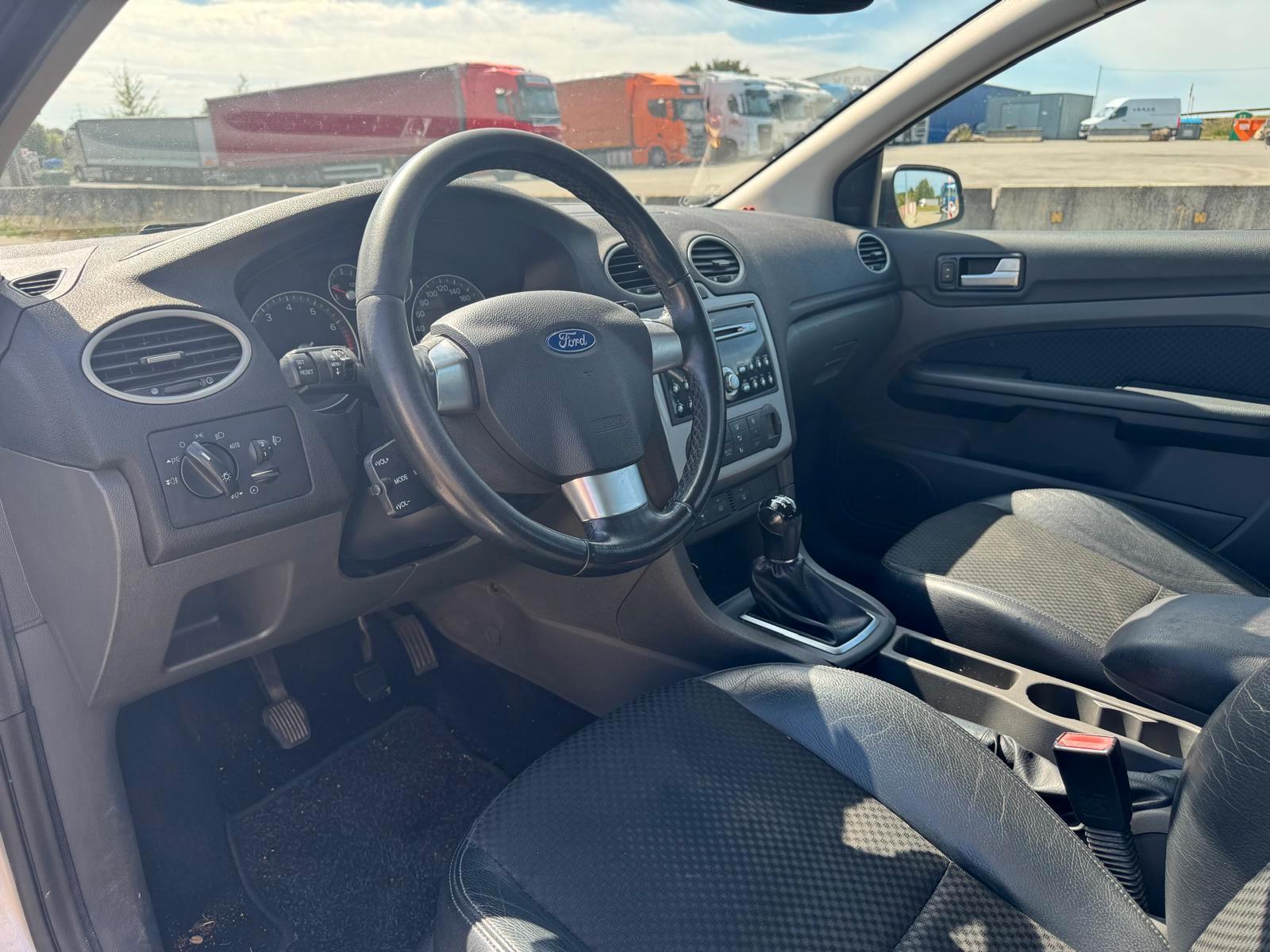 Ford Focus 2005 — photo 7
