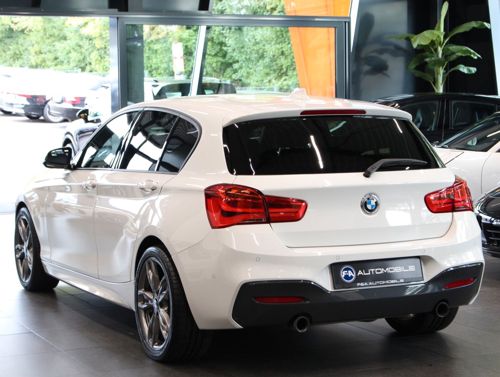 Fahrzeugabbildung BMW M135 i xDrive 2.Hand*LED*MWST*Top Zustand