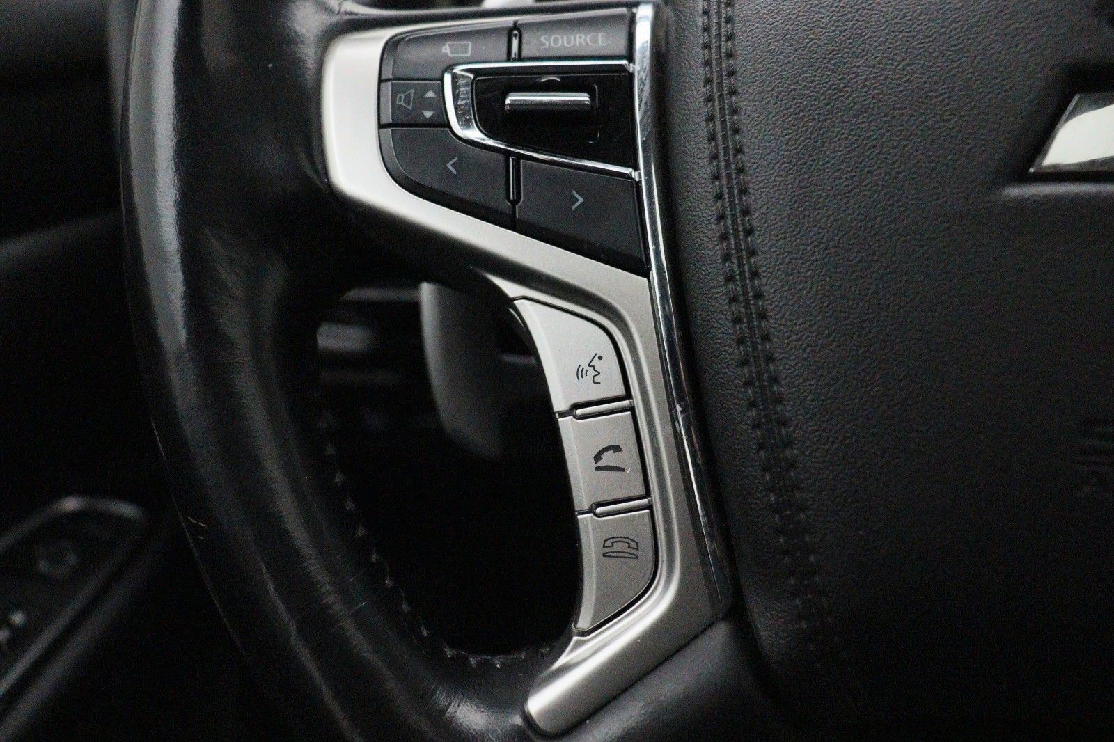 Fahrzeugabbildung Mitsubishi Outlander PHEV TOP 2.0 Fahrassistenz-Paket 4WD