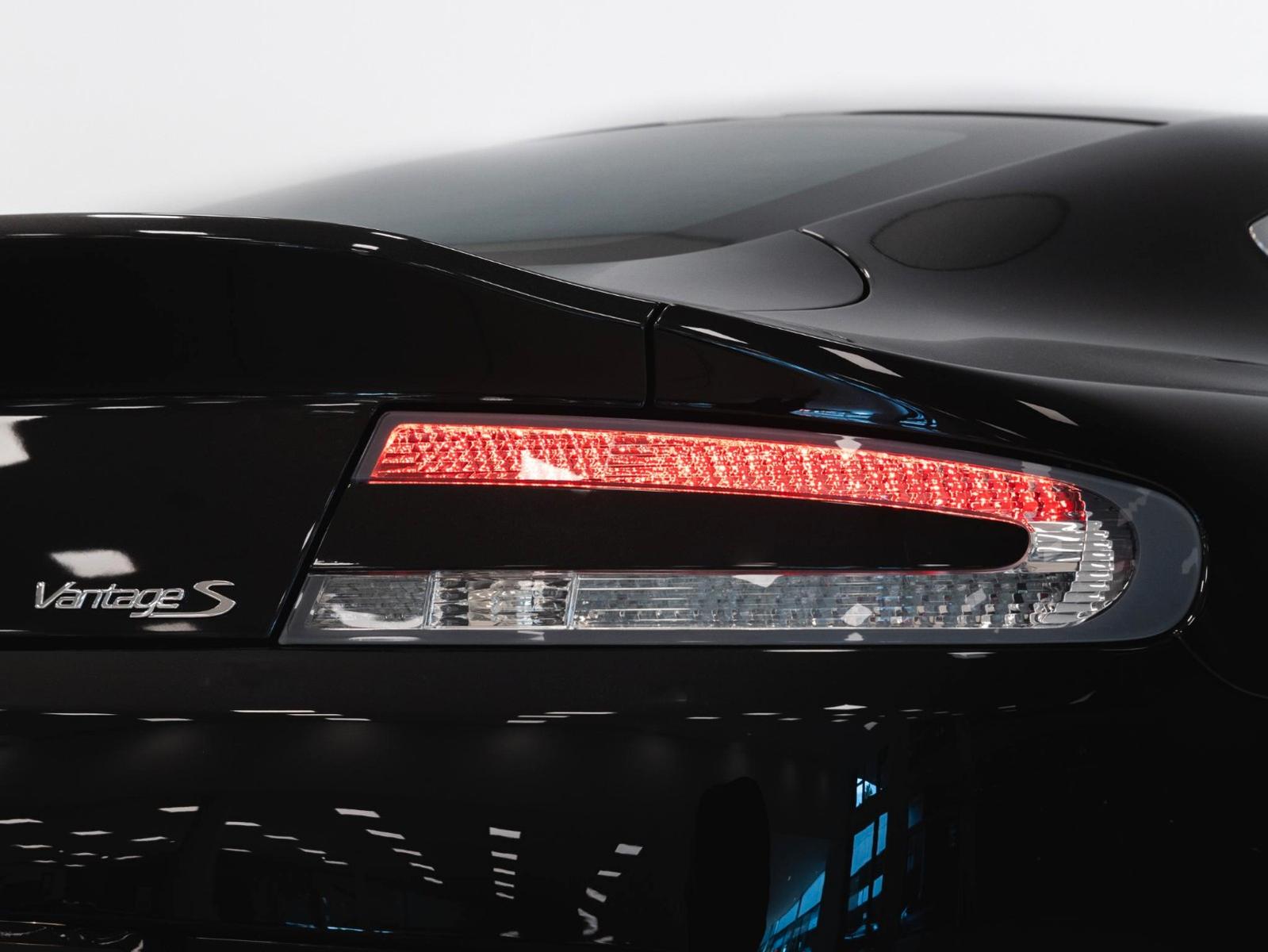 ASTON MARTIN V8 VANTAGE S COUPE