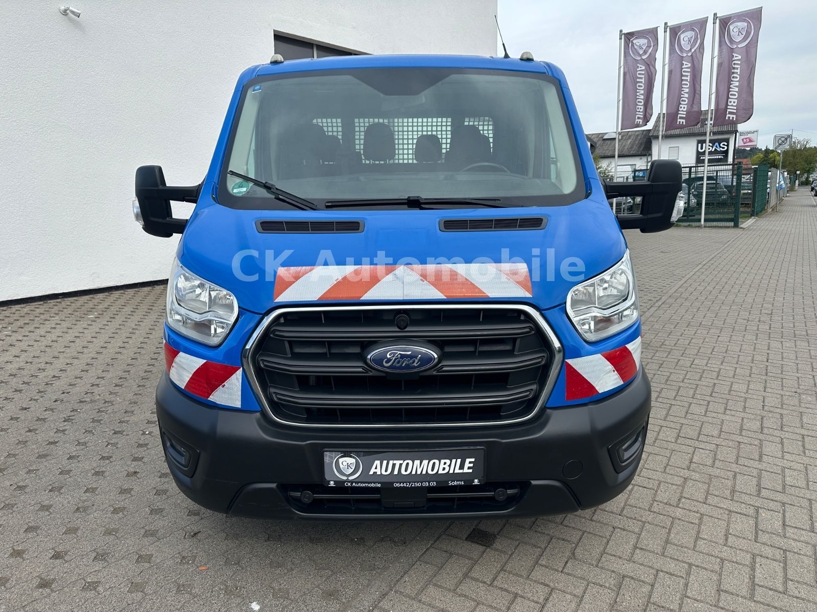 Fahrzeugabbildung Ford Transit Pritsche 350 L3 DoKa Trend/7 Sitze/AHK