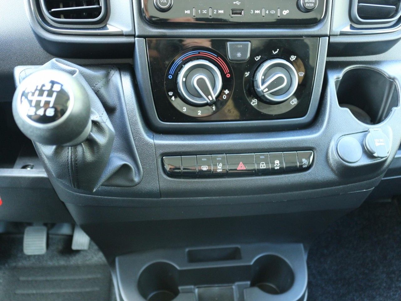 Fahrzeugabbildung Citroën Jumper Kasten Hochraum 33 L2H2 BlueHDi 140