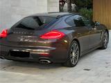 Porsche Panamera 3.0  BOSE PASM STZH PANO Sport-Chrono - Porsche Panamera: Metallic