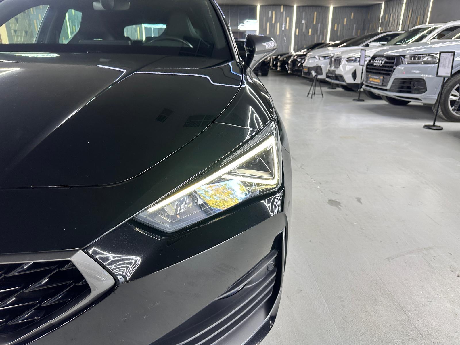 CUPRA LEON SPORTSTOURER E-HYBRID 204ch DSG - ATTELAGE PIVOTANT - COCKPIT NUMÉRIQUE - ACC - CAMÉRA DE RECUL - SIÈGES CHAUFFANTS