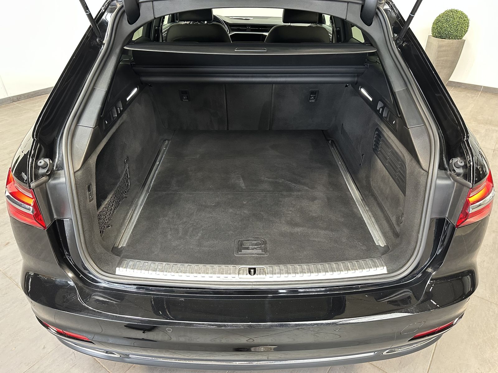 Fahrzeugabbildung Audi A6 Avant 40 TDI Sport NAV+LED+AHK+KAM+VCOCK+DSP