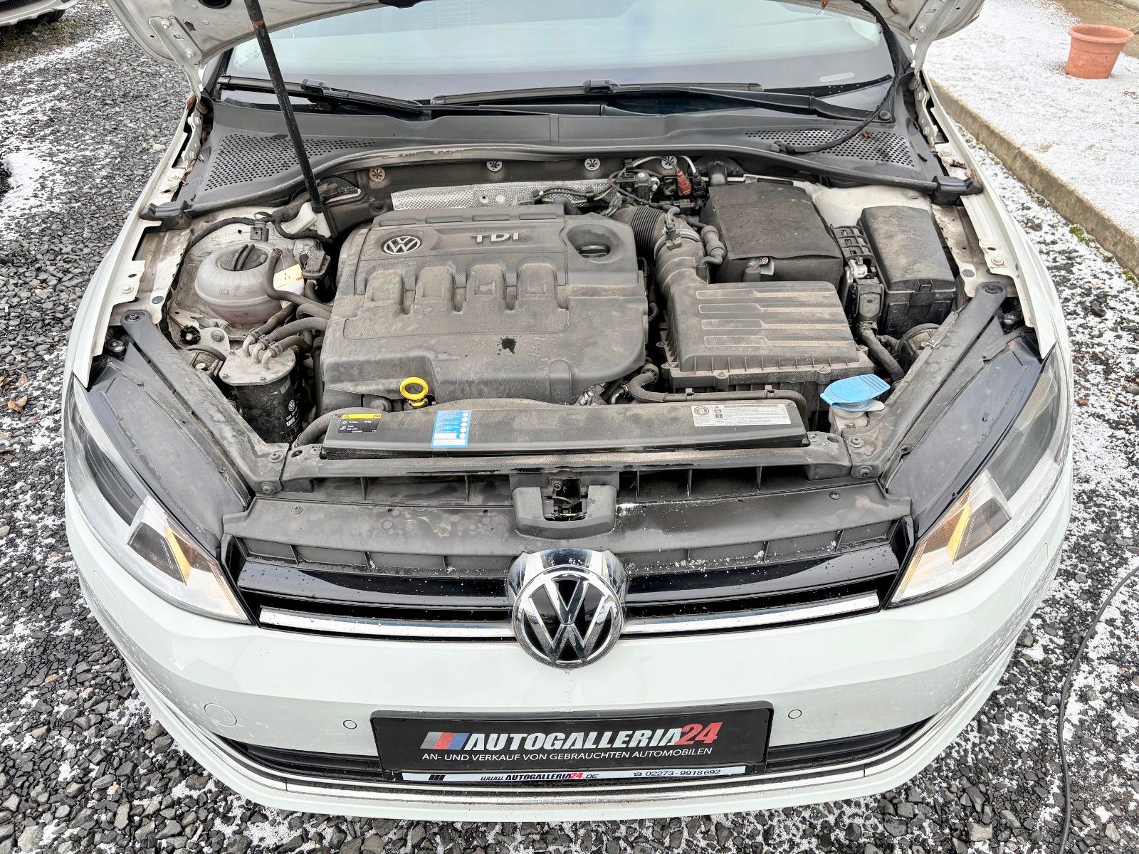 Fahrzeugabbildung Volkswagen Golf VII 2.0TDI Lim. LOUNGE Navi Klima PDC SPORT