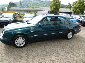Mercedes E 230 - 2