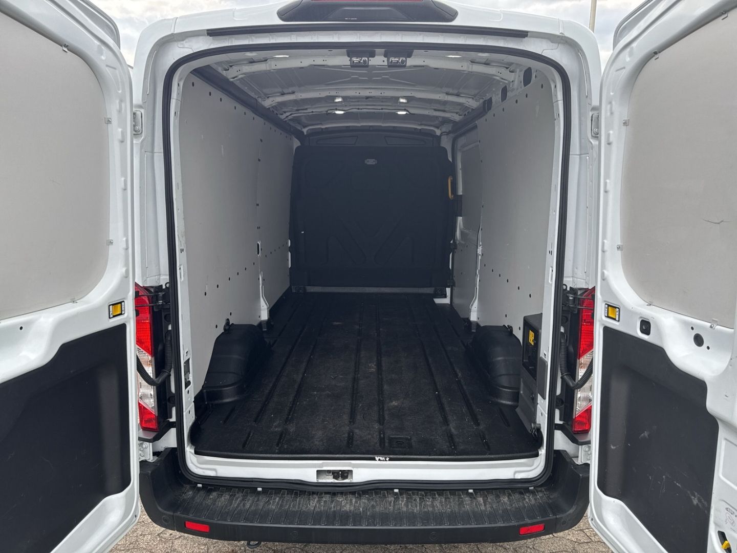 Fahrzeugabbildung Ford Transit Kasten E 350 L3 Trend Elektromotor