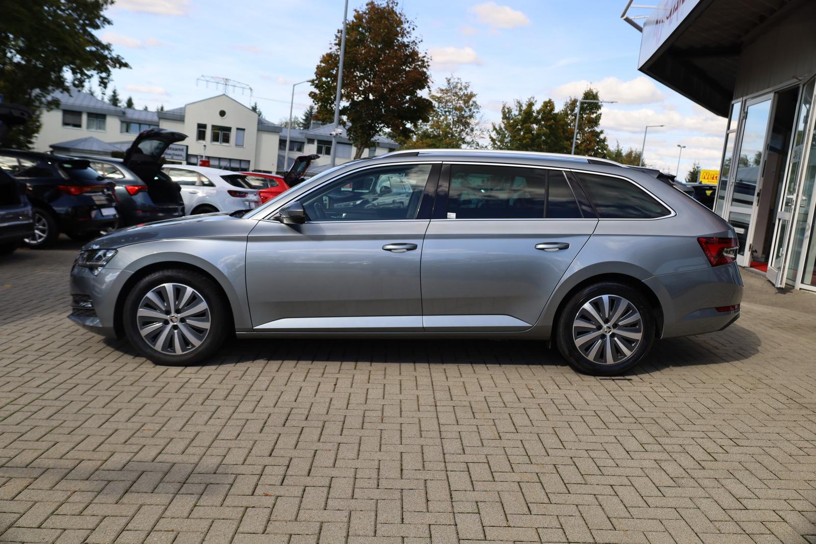 Skoda Superb Combi 2.0 TDI LED AHK Leder Navi Memory