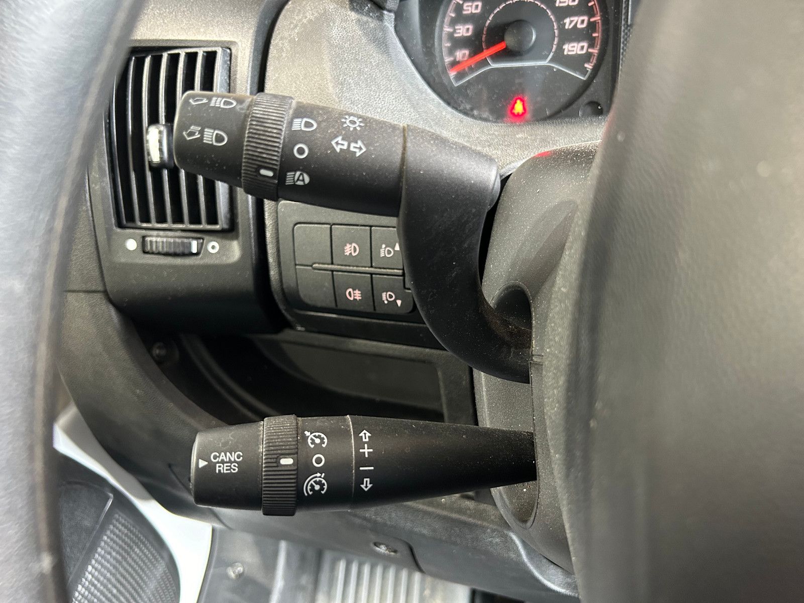 Fahrzeugabbildung Fiat Ducato Kasten 35 140 L1H1 RS: 3000 mm/3-SITZ/KAM