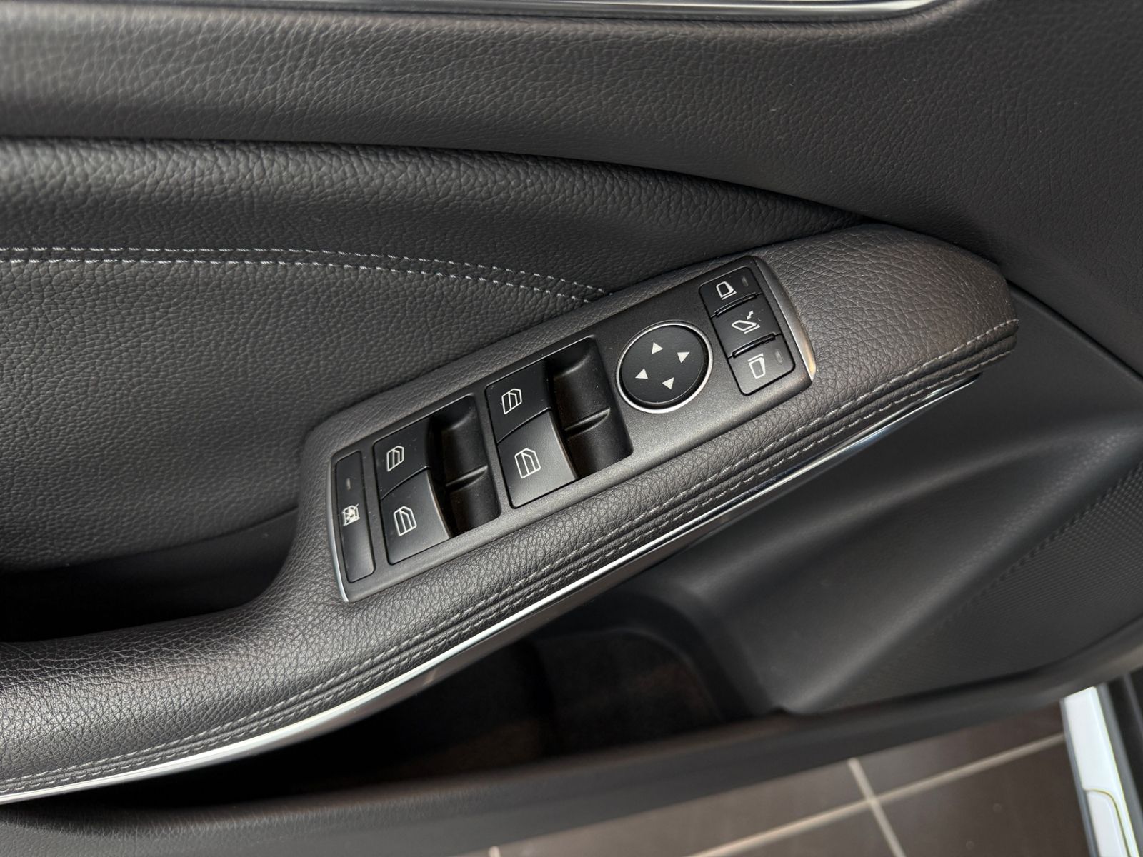 Fahrzeugabbildung Mercedes-Benz GLA 250 4Matic AMG Line AHK PANO 360°