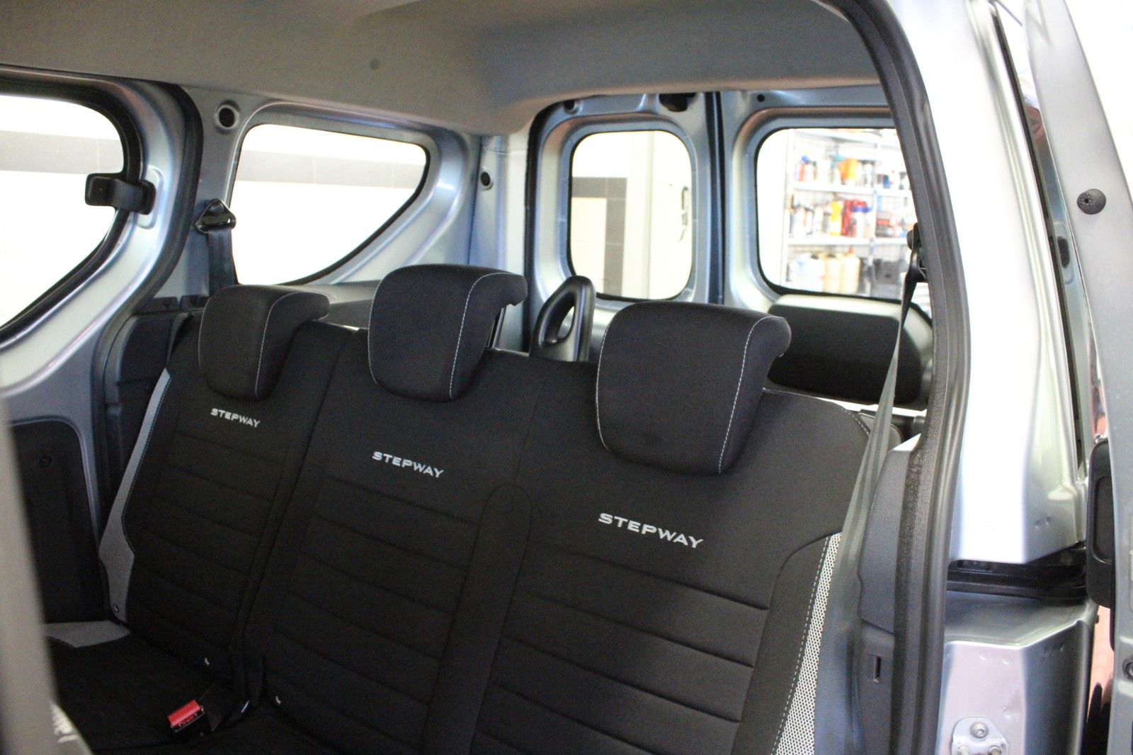 Fahrzeugabbildung Dacia Dokker SCe 100 Stepway *Navi*Klima*Kamera*