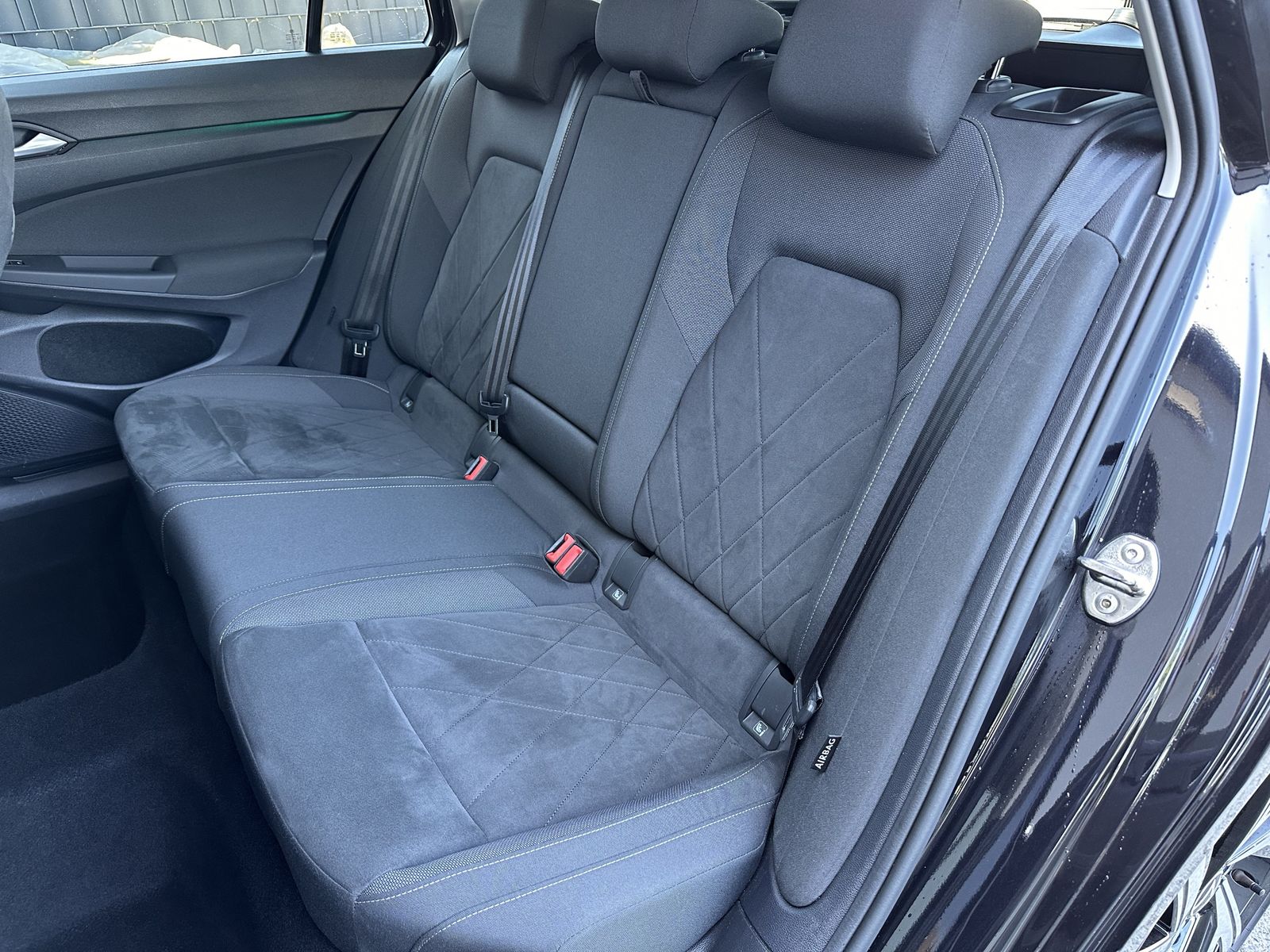 Fahrzeugabbildung Volkswagen Golf Variant 1.5 eTSI DSG Style NAV+MATRIX+VCOCK