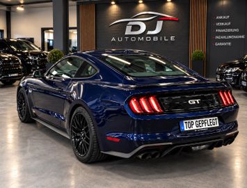 Ford Mustang - 1