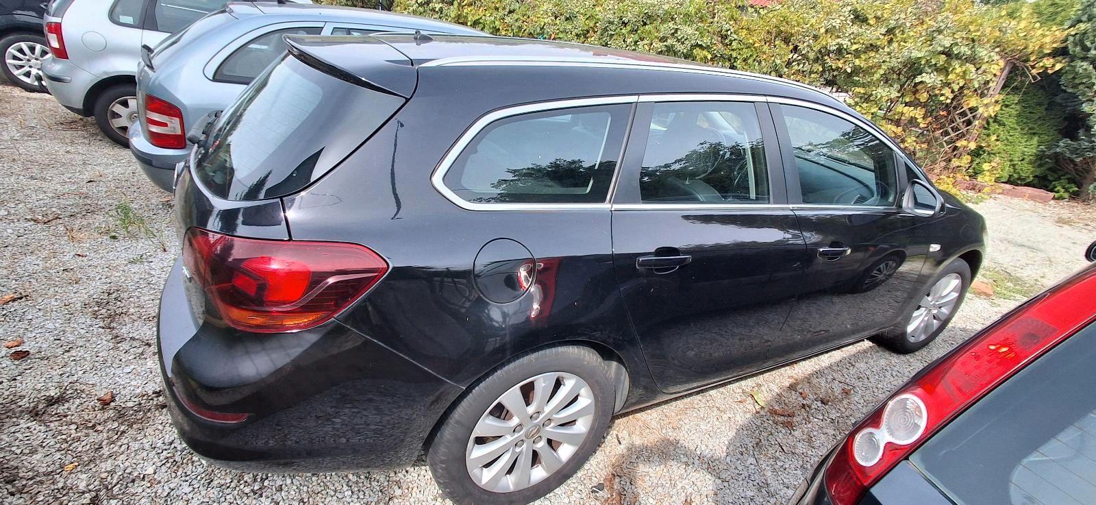 Opel Astra 2012 — engine 125 HP (92kW)