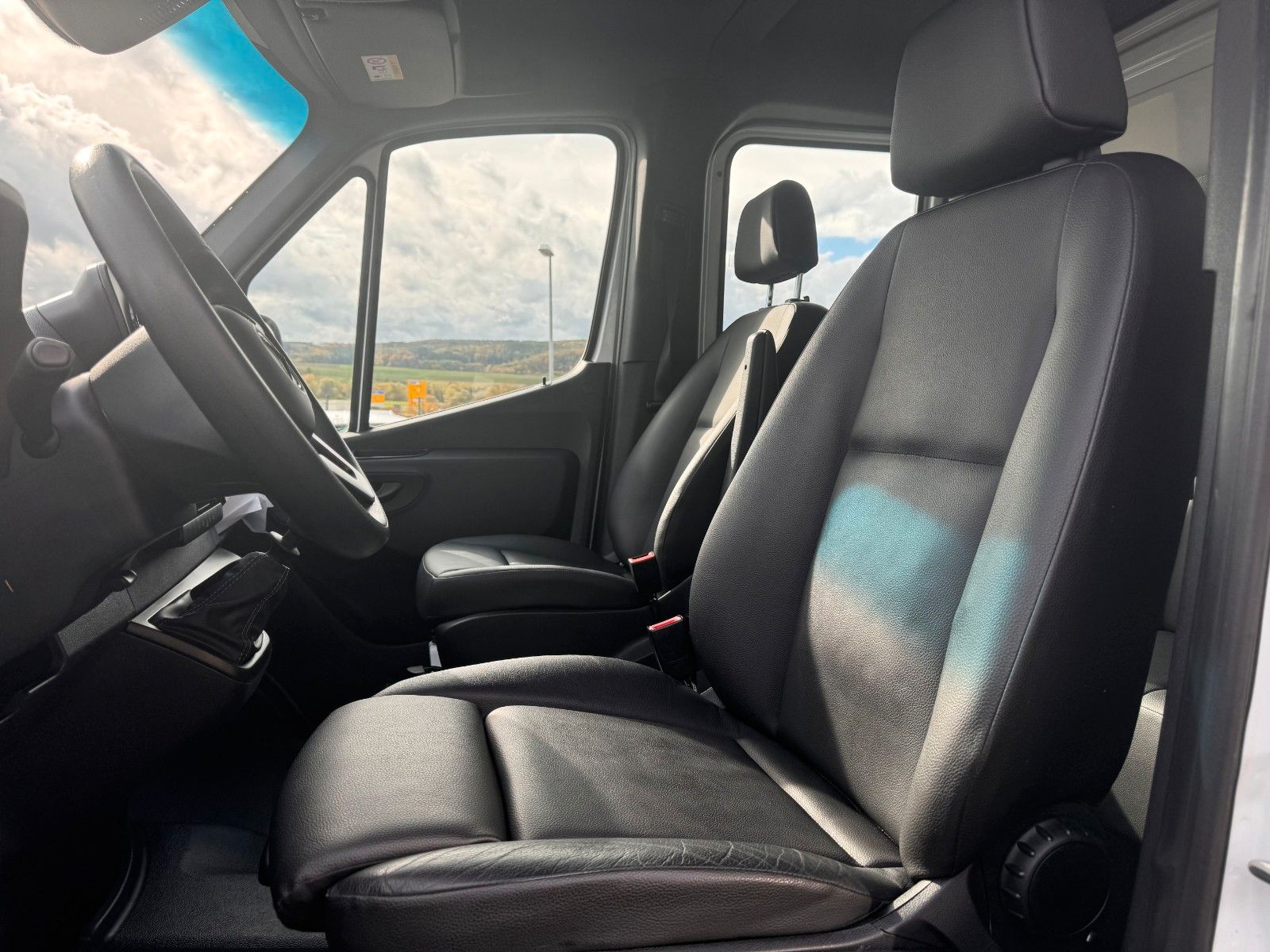 Fahrzeugabbildung Mercedes-Benz Sprinter 314 CDI 4x4 DoKa 3665 Klima AHK