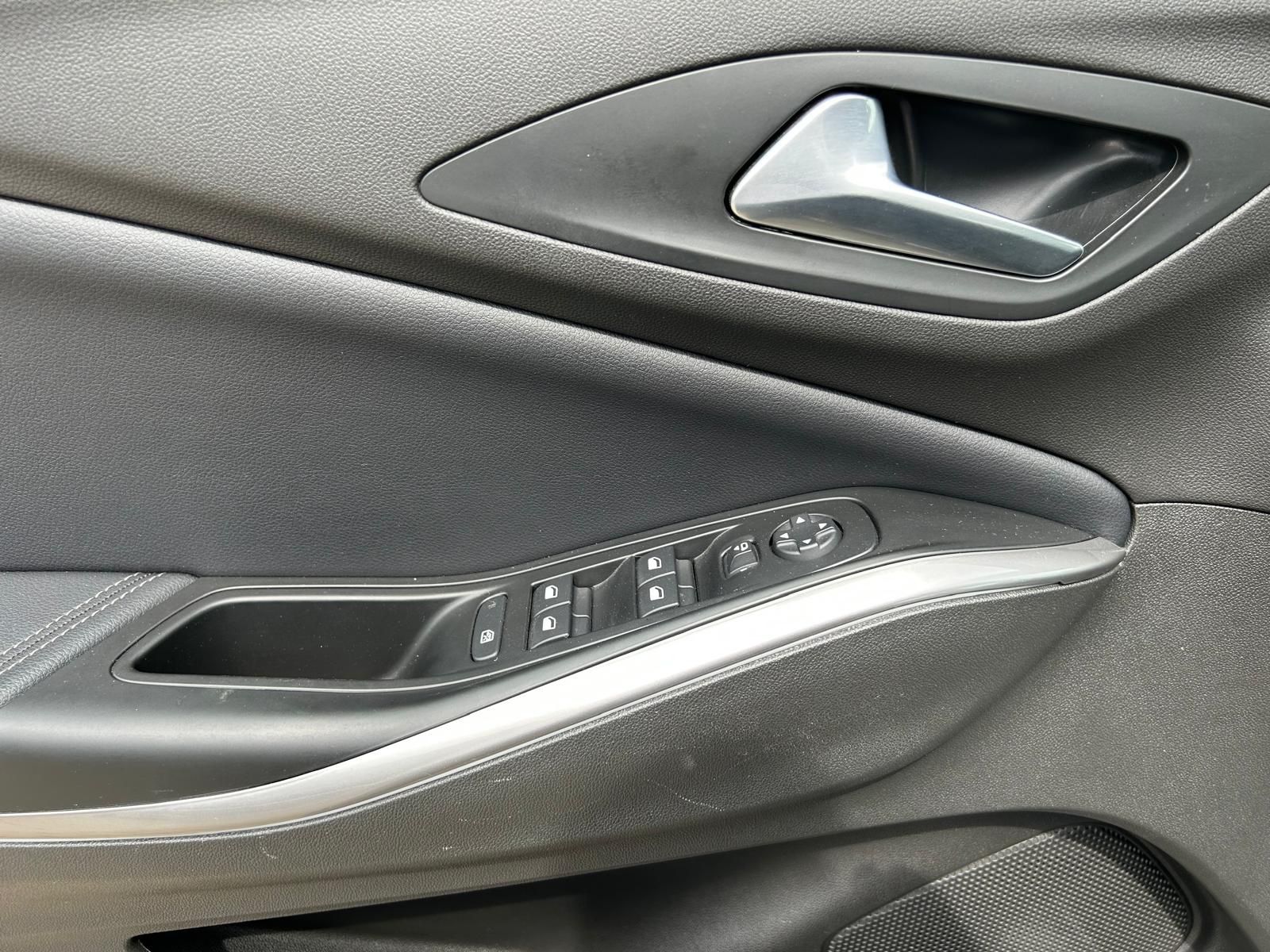Fahrzeugabbildung Opel Grandland|Hybrid|4x4|AHK|1.Hand|LED|Standheizung