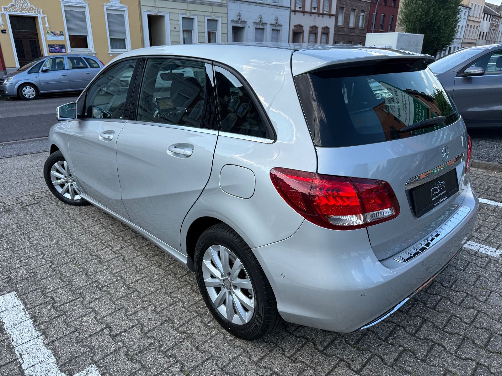 Fahrzeugabbildung Mercedes-Benz B 200 B -Klasse B 200 AUTOMATIK MEMORY FACELIFT