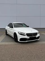Mercedes-Benz C 63 AMG mit Garantie bei Mercedes ohne OPF - Mercedes-Benz C 63 AMG: Weiß