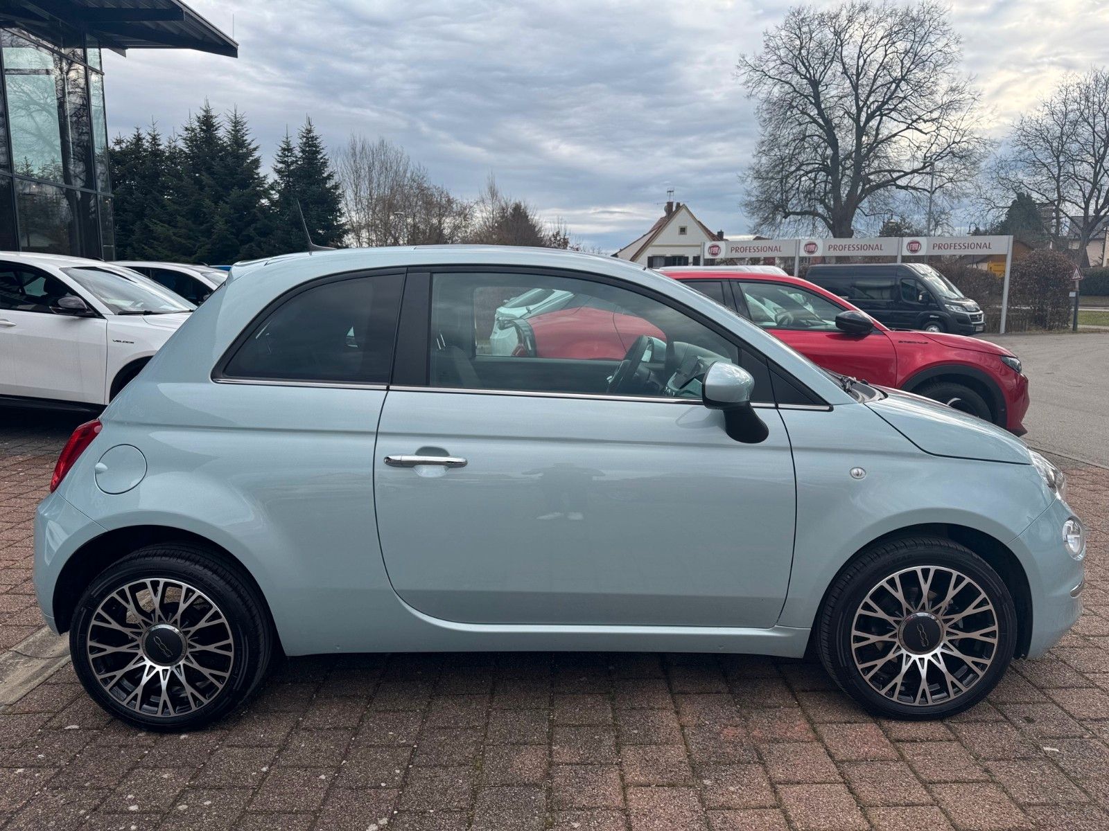 Fahrzeugabbildung Fiat 500 MY23 1.0 GSE DOLCEVITA 70 PS GLASDACH NAVI