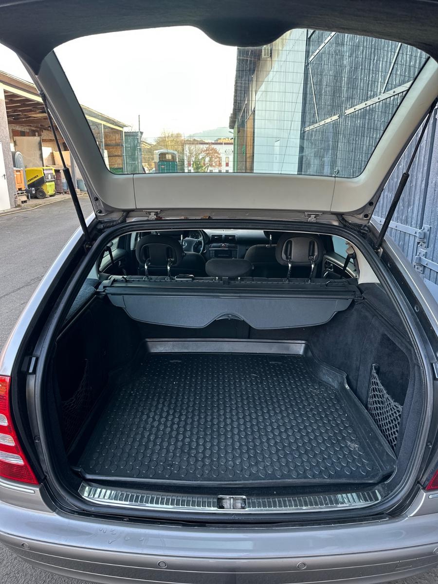 Mercedes-Benz C200 2005 — photo 14