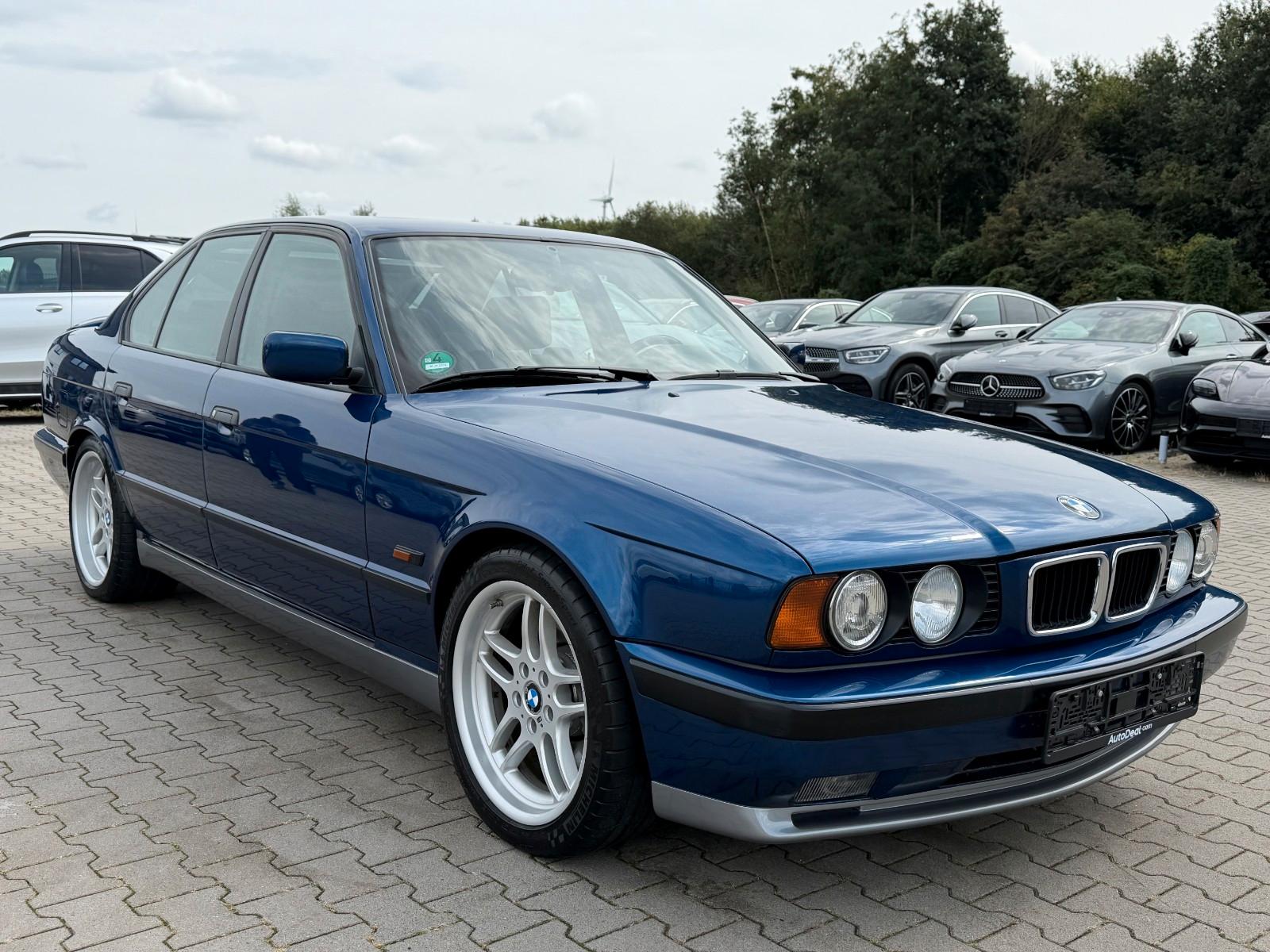 BMW M5 3.8 6 gang AVUS BLAU, 1 of 404