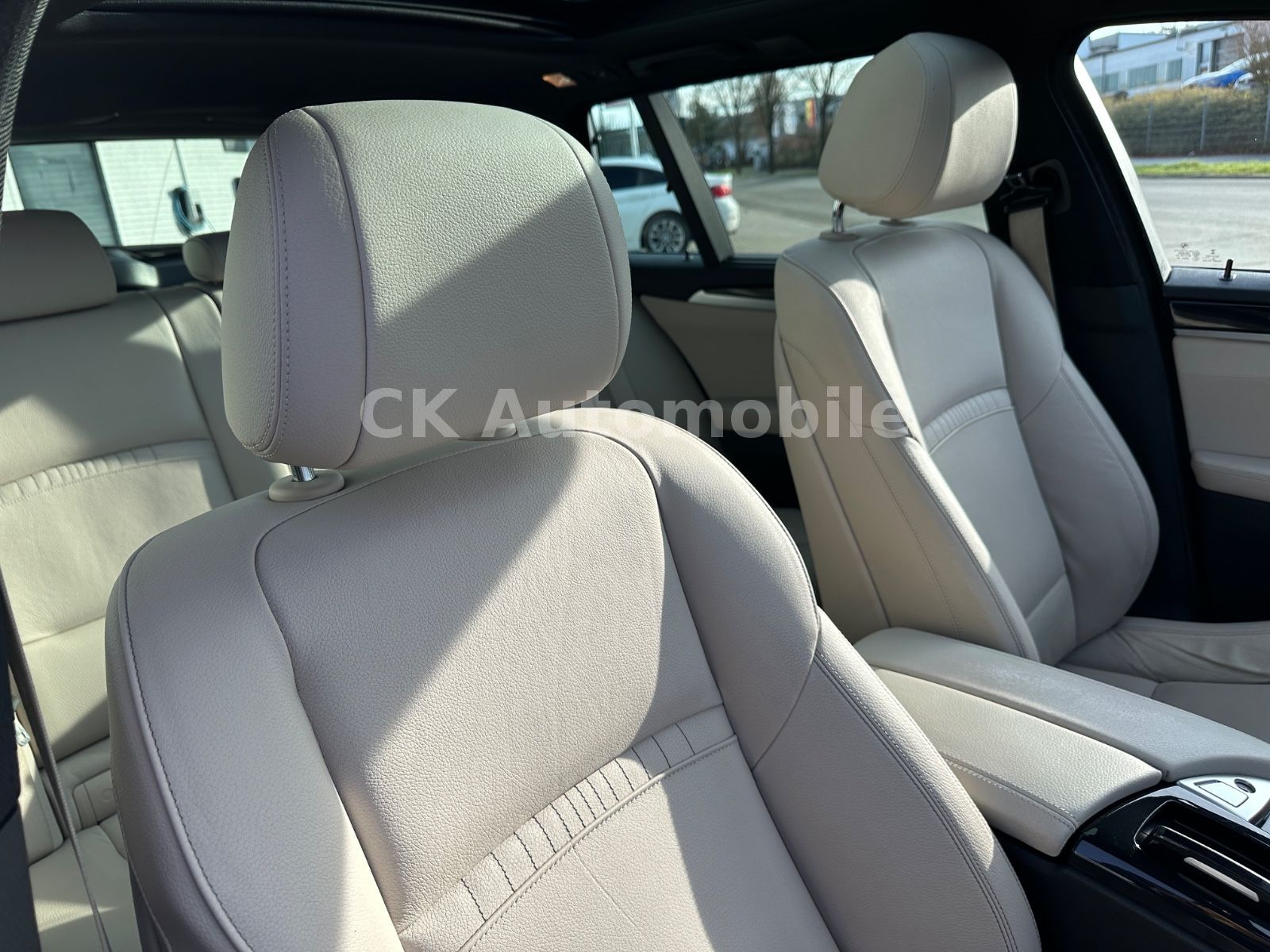 Fahrzeugabbildung BMW 520d Touring M-Sport/Shadow-Line/Navi/Pano/Kam.