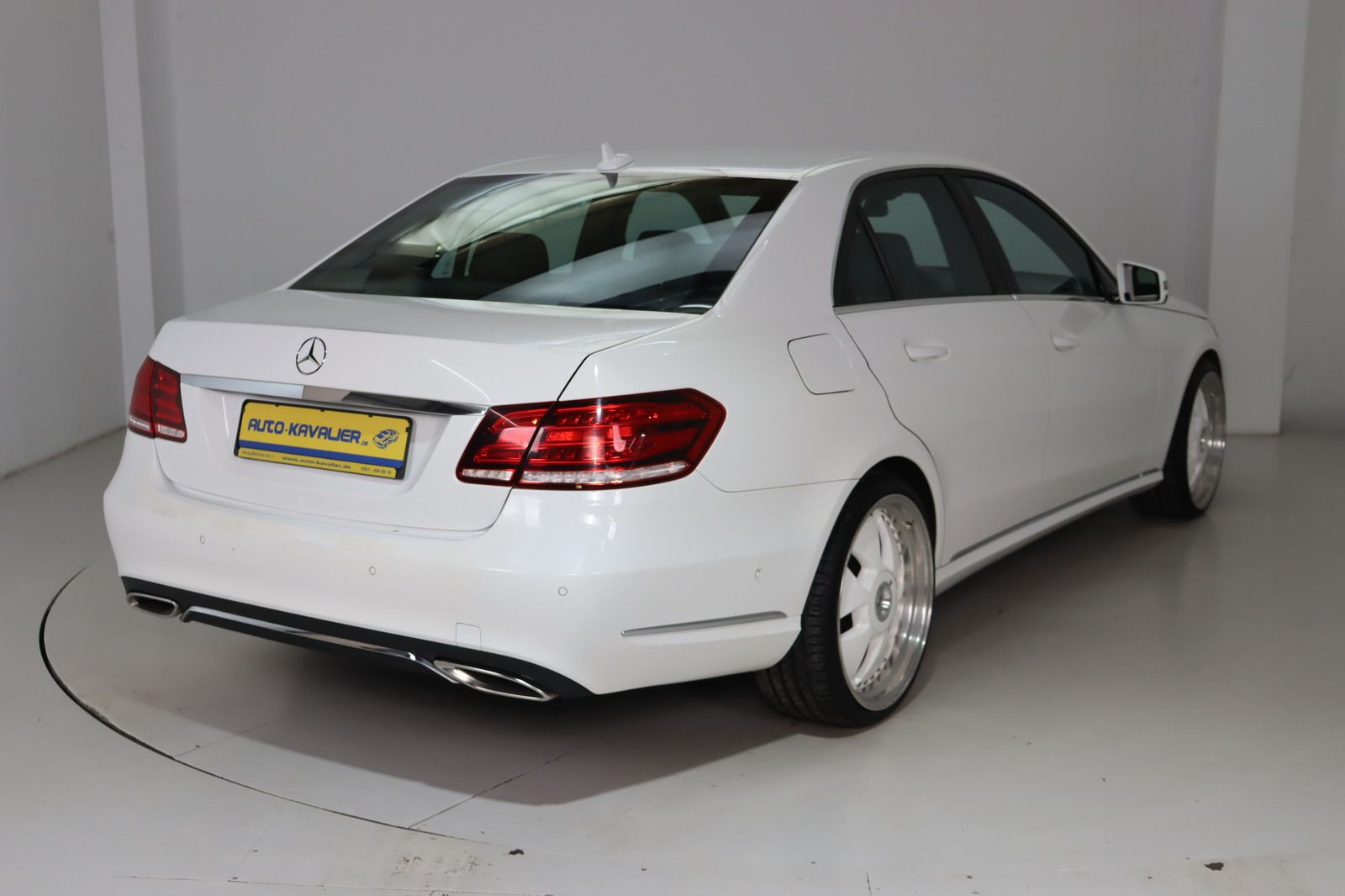 Fahrzeugabbildung Mercedes-Benz E 200 BlueTEC * LED * Navi * HU 03.2028 Avantgar