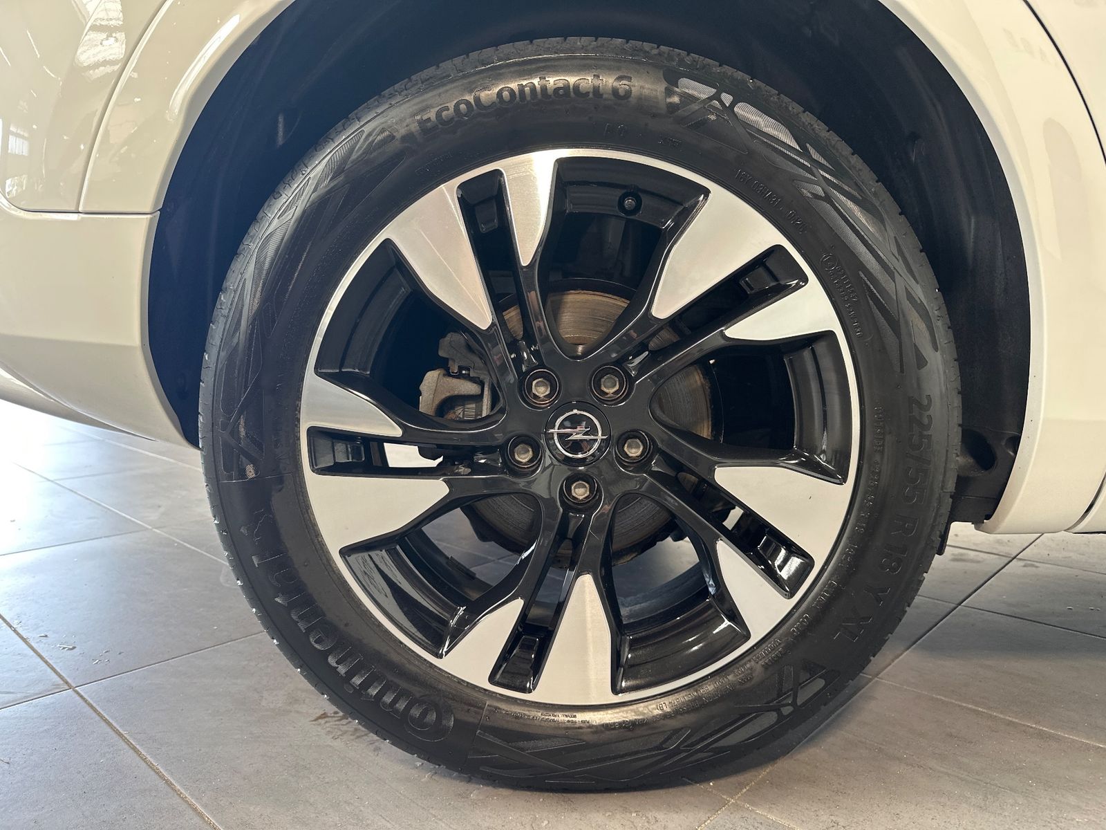 Fahrzeugabbildung Opel Grandland 1.5 D Automatik Elegance NAV+LED+AHK