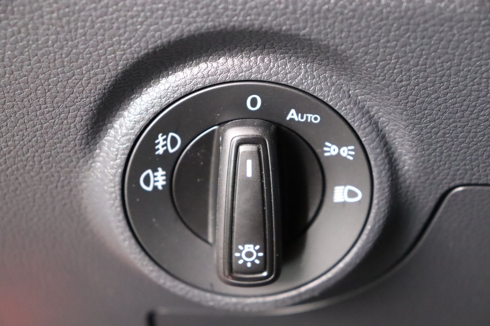 Fahrzeugabbildung SEAT Arona FR DSG * LED * Alcantara * PDC