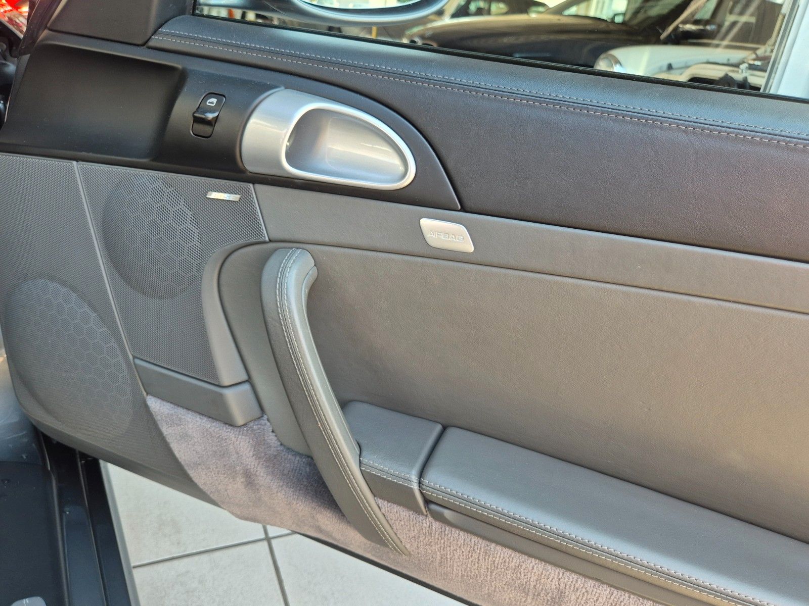 Fahrzeugabbildung Porsche 997 Carrera/Dt./Historie/Meteor Grau/Top