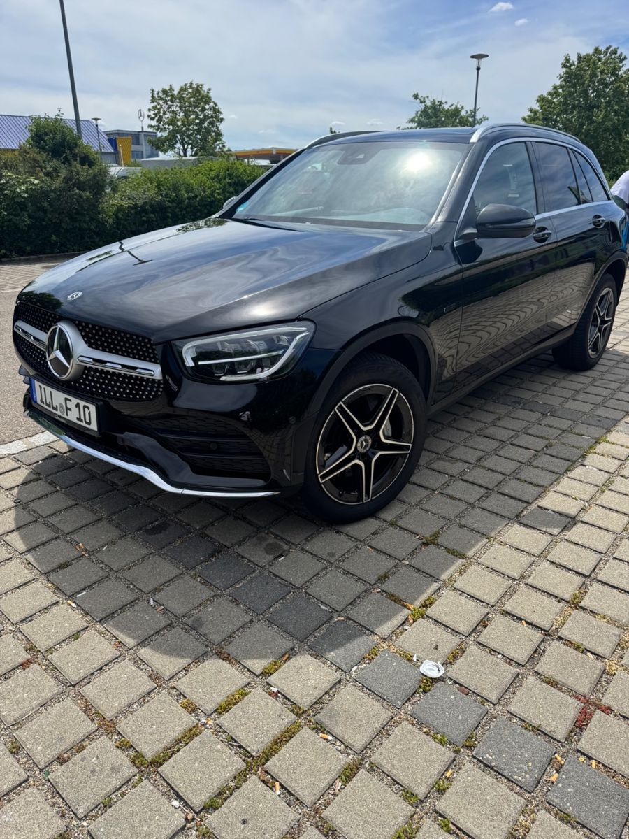 MERCEDES-BENZ GLC 300 e 4MATIC Autom. AMG LINE