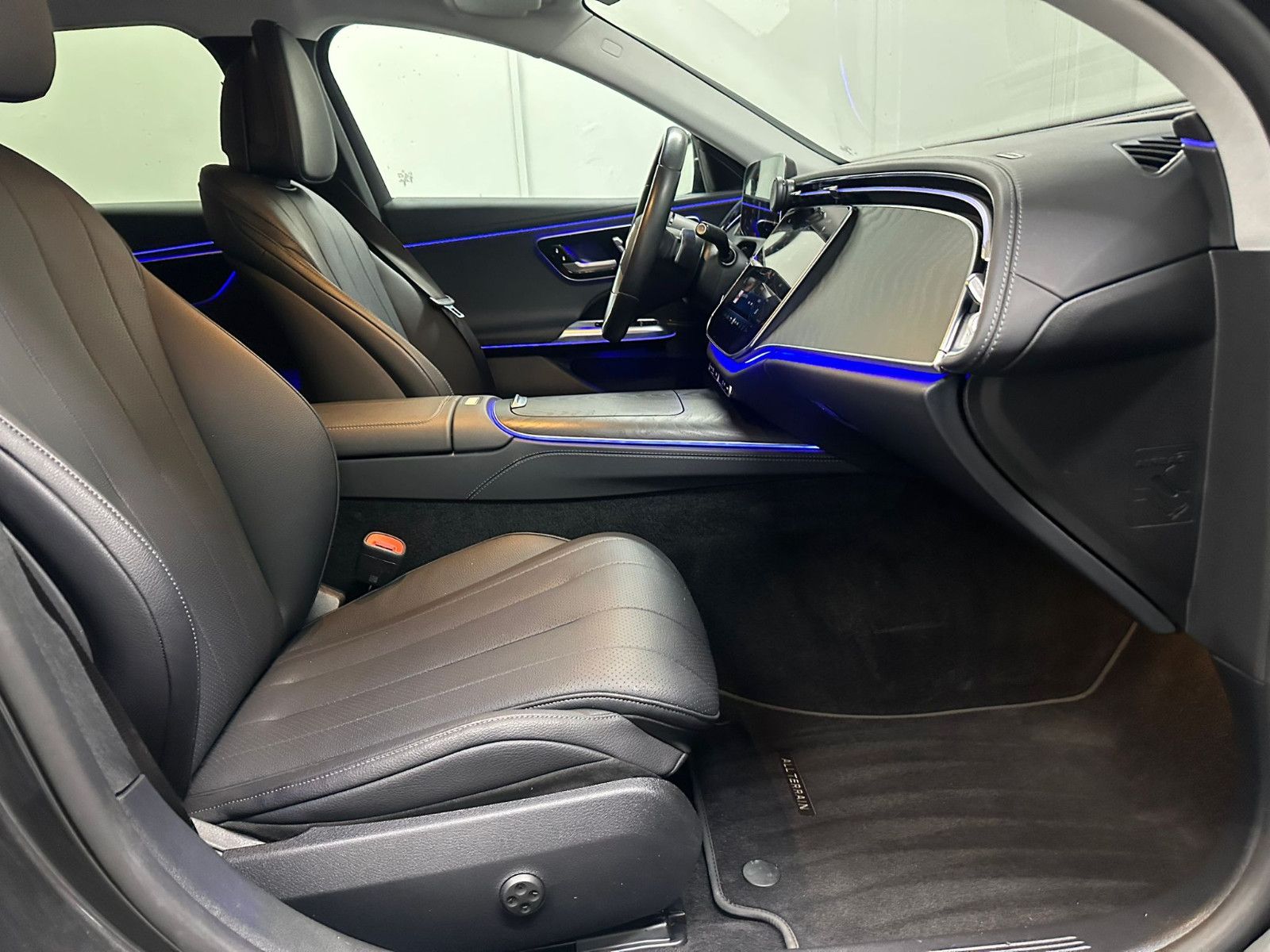 Fahrzeugabbildung Mercedes-Benz E 450 4MATIC T All-Terrain Autom. *AHK*AMBIENTE*