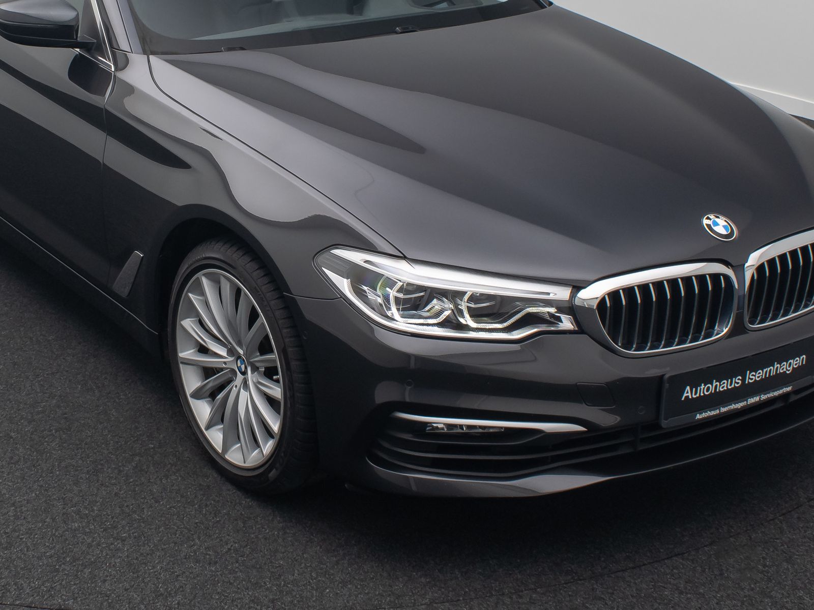 Fahrzeugabbildung BMW 540i xD HUD Kamera MSport Komfort Panorama19Zoll