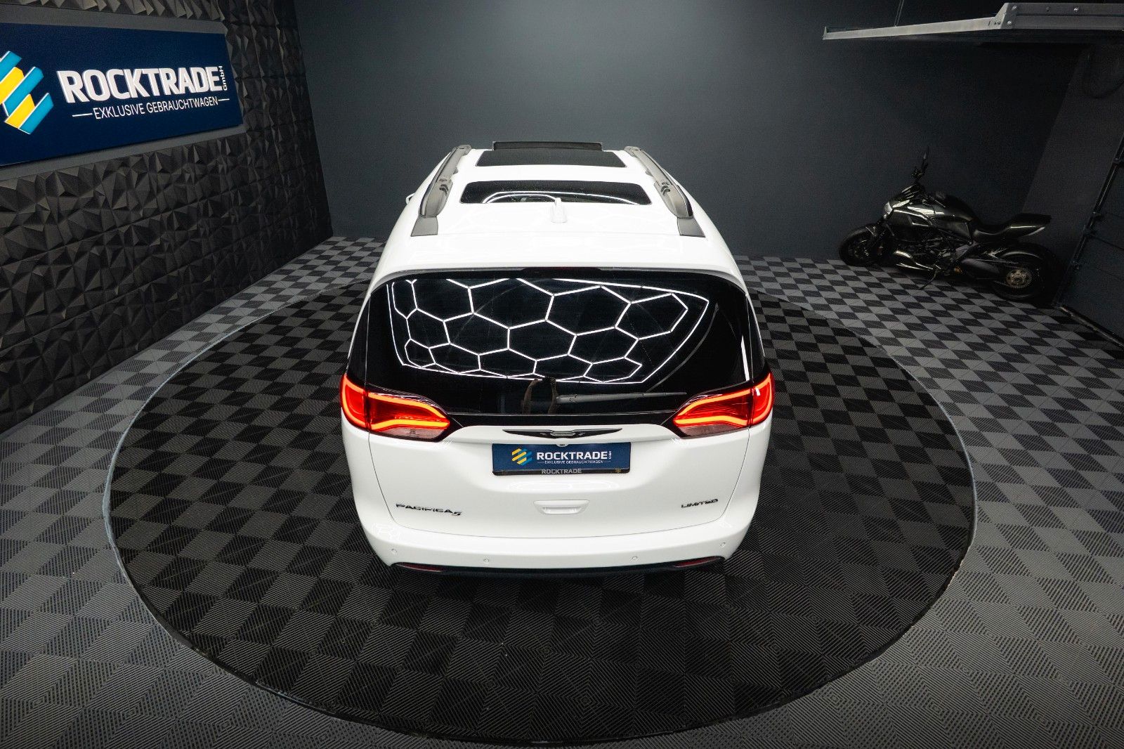 Fahrzeugabbildung Chrysler Pacifica 3.6 V6 LIMITED Night *Pano*CarPlay*ACC