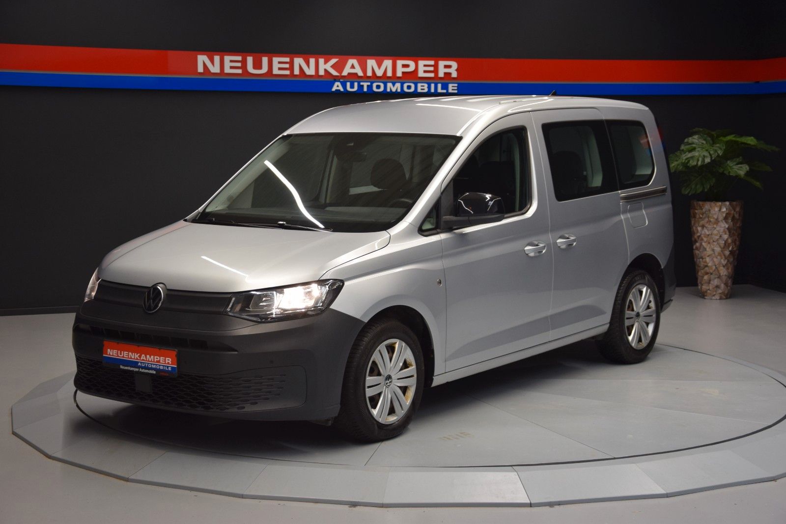 Fahrzeugabbildung Volkswagen Caddy Basis Tempomat 5. Sitzer DAB Leder PDC