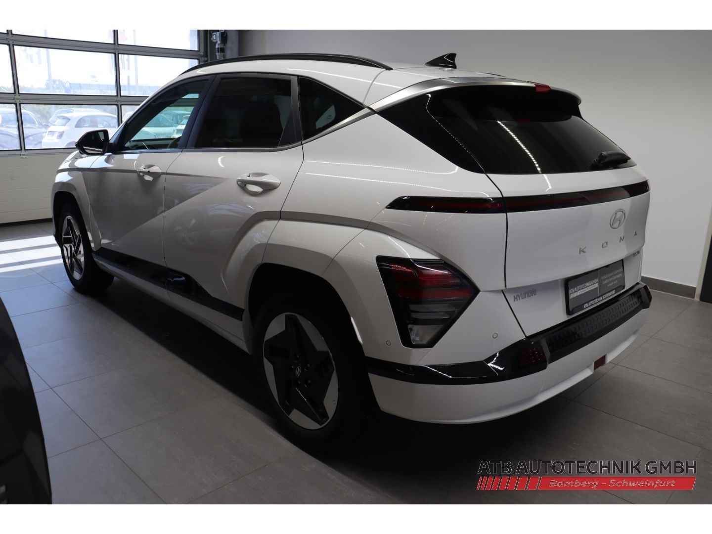 Fahrzeugabbildung Hyundai KONA Elektro Trend 2WD 65,4kWh 99,3% SOH Navi 36