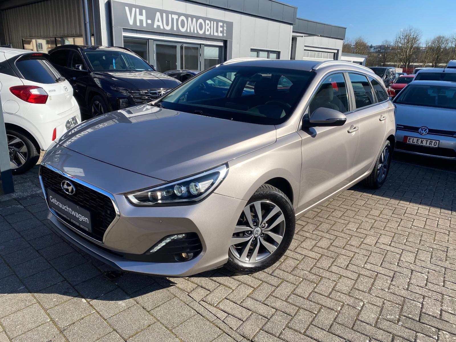 Hyundai i30cw&16"Alu+NAVI&KAMERA&PDC vo&hi+Voll-LED HSW
