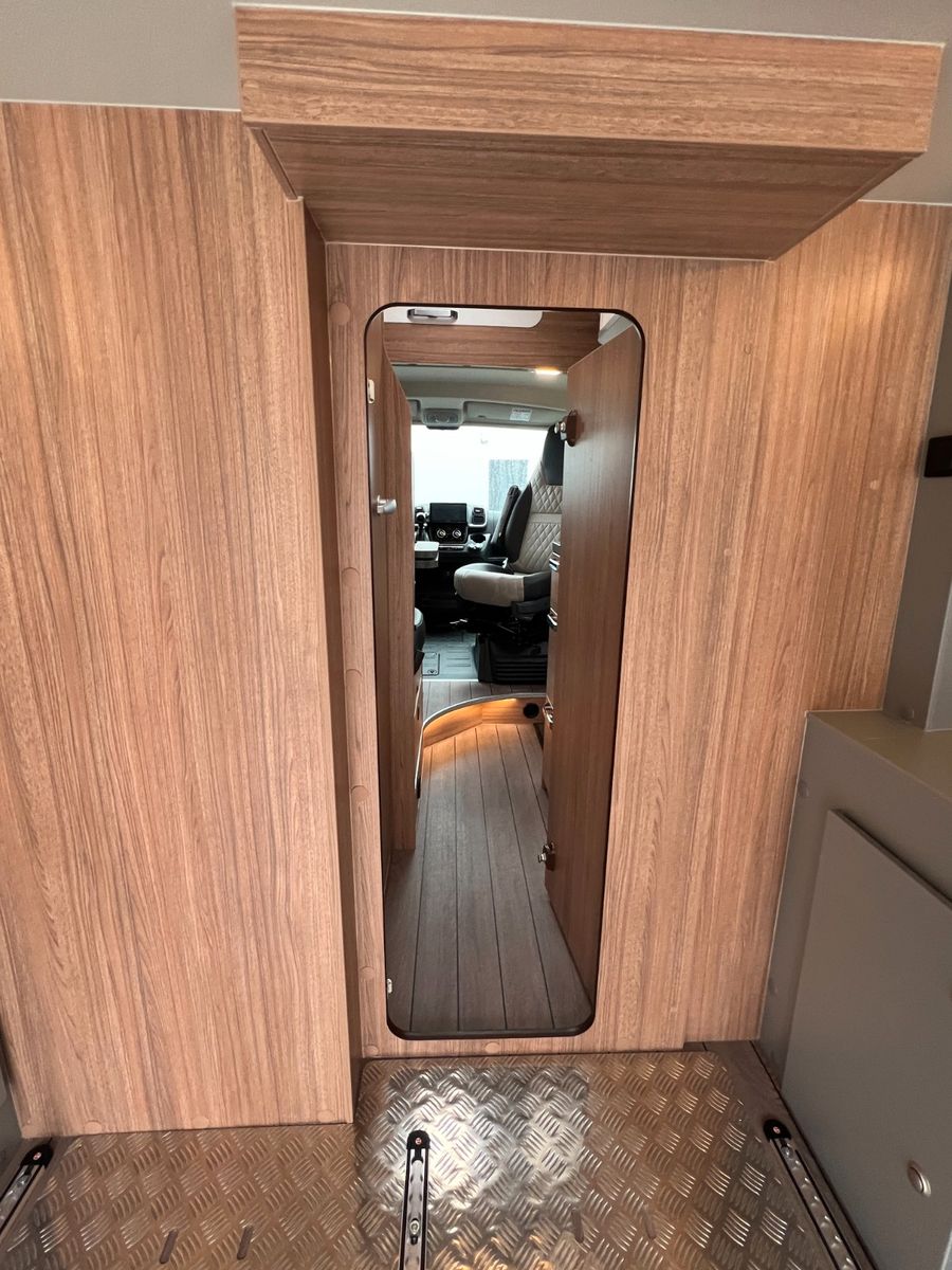 Fahrzeugabbildung Weinsberg CaraBus 630 MEG Outlaw Edition Fire
